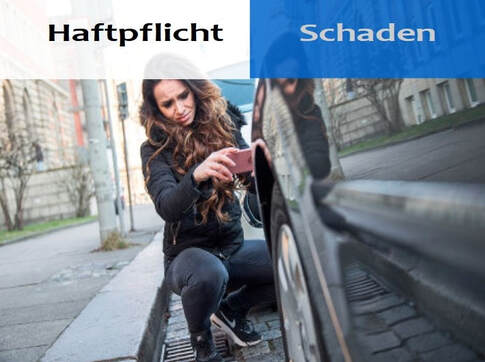 Aufnahme eines Schadens an einem geparkten Fahrzeug